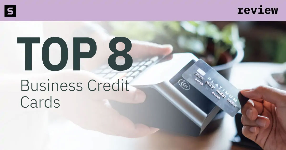 Person paying with a credit card.